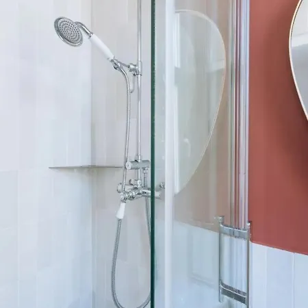 Daire Stylish & Modern 1bd For 4 In *